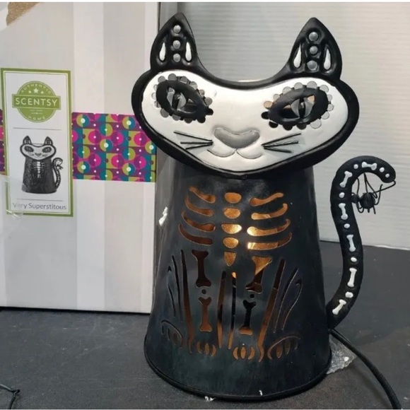 Very Superstitious Cat Scentsy Warmer - Picture 2 of 4